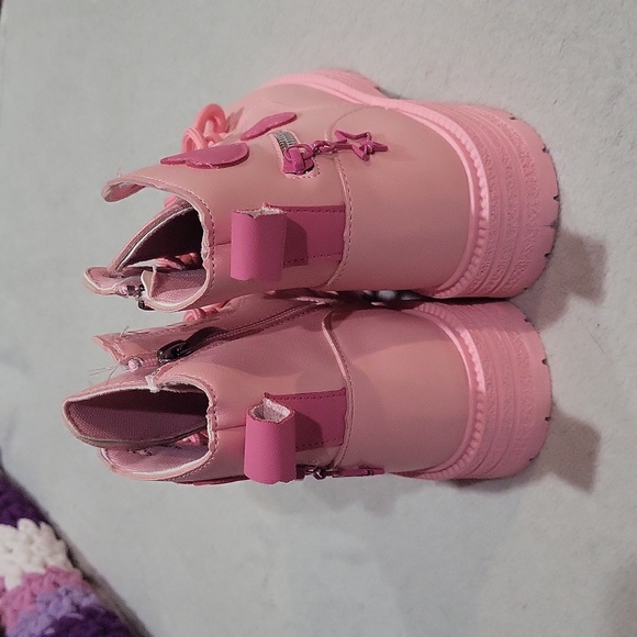 Girls Pink Heart Boots - Picture 5 of 11